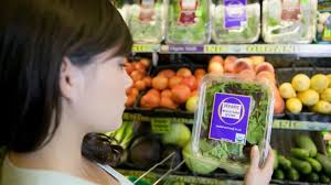 woman_in_store_salad_fresh_produce_oracle_netsuite_foodqloud_erp_solution_implementation